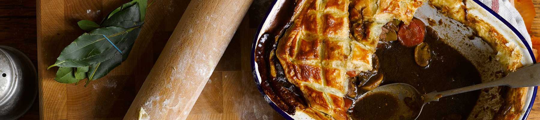 Falcon Enamelware | Pie Dishes