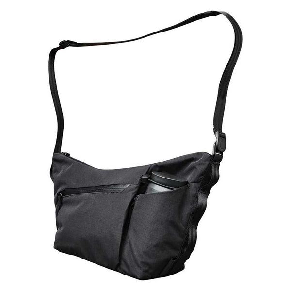 Flow Satchel Alpaka AD010700118 Satchels 4L / Black | Axoflux 210D